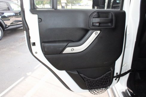 Used 2014 Jeep Wrangler Unlimited Rubicon image 40