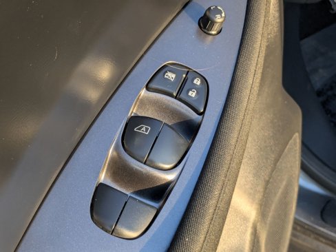 Certified 2024 Nissan Leaf S image 13
