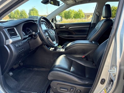Used 2017 Toyota Highlander Limited Platinum image 10