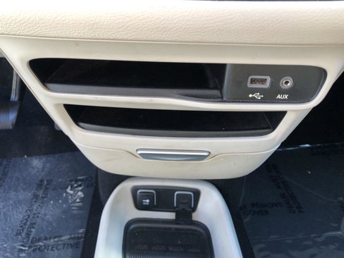 Used 2017 Chrysler Pacifica Touring image 33