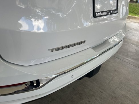 Used 2018 GMC Terrain Denali w/ Advanced Safety Package image 17