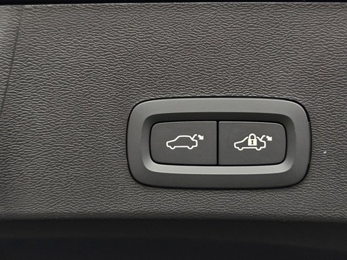 New 2026 Volvo XC40 B5 Ultra w/ Protection Package Premier image 9