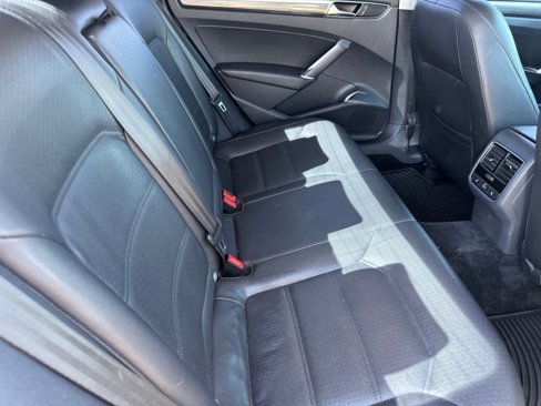 Used 2017 Volkswagen Passat 3.6 SE image 13