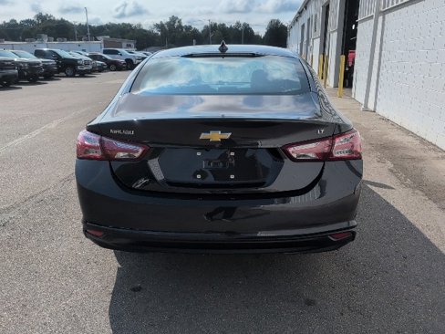Used 2022 Chevrolet Malibu LT w/ Leather Package image 5