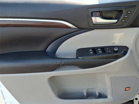 Used 2016 Toyota Highlander Limited image 13