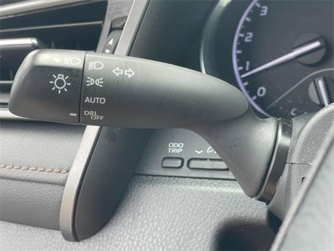 Used 2020 Toyota Camry LE image 16