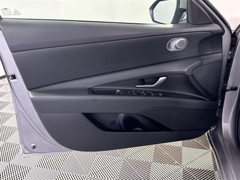 New 2025 Hyundai Elantra SE image 3