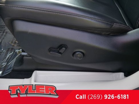 Used 2023 Chrysler Pacifica Touring-L image 24