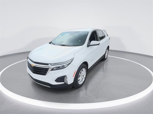 Used 2023 Chevrolet Equinox LT w/ Driver Convenience Package image 4