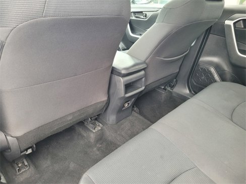 Used 2021 Toyota RAV4 LE image 14