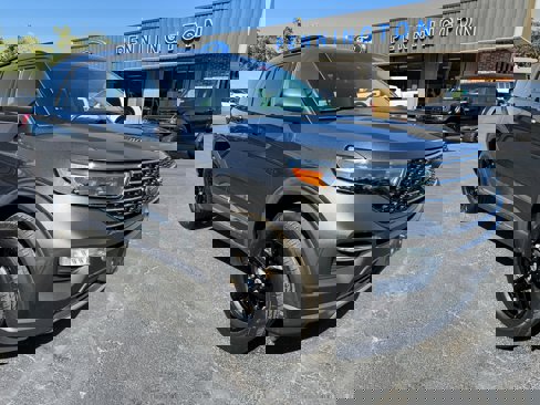 Used 2020 Ford Explorer XLT w/ Equipment Group 202A image 9