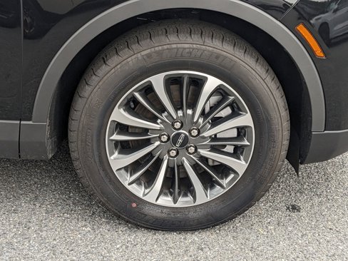 Certified 2023 Lincoln Nautilus AWD w/ Premium Package image 12