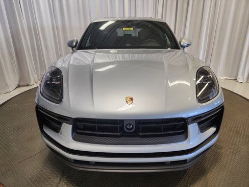 Certified 2025 Porsche Macan image 30