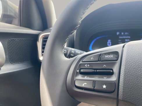 New 2025 Hyundai Venue SEL image 17