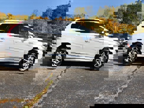 Used 2015 Volvo XC60 T5 Platinum image 8