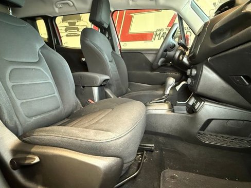 Used 2018 Jeep Renegade Latitude image 25