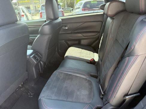 Used 2020 Mitsubishi Outlander SE image 16