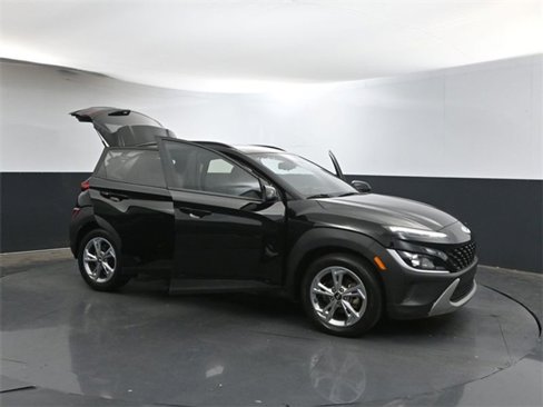 Used 2023 Hyundai Kona SEL w/ Winter Weather Package image 38