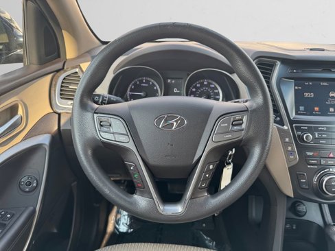 Used 2017 Hyundai Santa Fe SE image 12