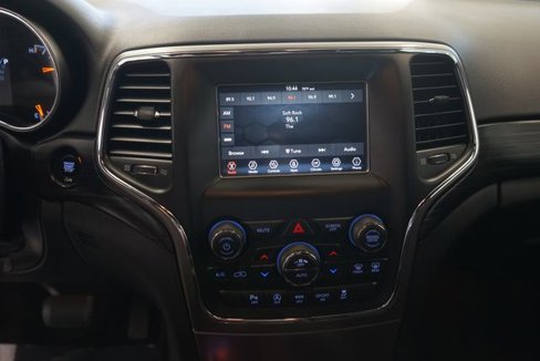 Used 2019 Jeep Grand Cherokee Laredo image 23