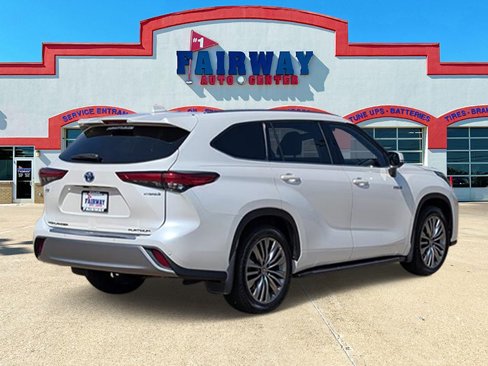 Used 2021 Toyota Highlander Platinum image 4