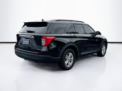 Used 2022 Ford Explorer XLT image 7