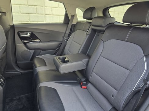 Used 2022 Kia Niro EX image 39