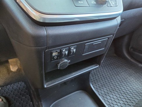 Used 2016 Toyota Sienna SE image 49
