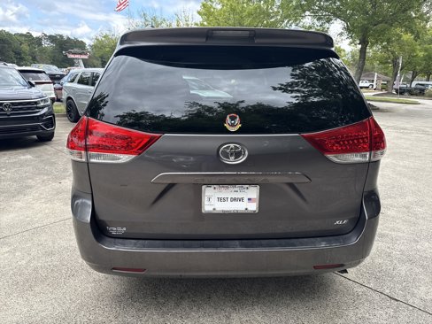 Used 2014 Toyota Sienna XLE image 6