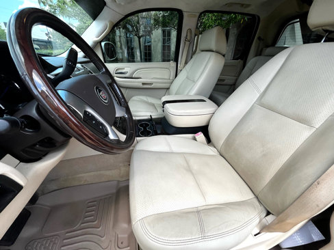 Used 2007 Cadillac Escalade EXT w/ Information Package image 30