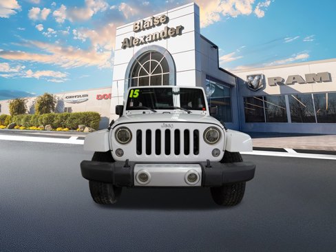 Used 2015 Jeep Wrangler Unlimited Sahara w/ Connectivity Group image 10