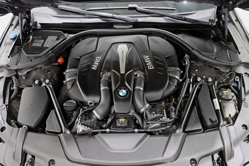 Used 2016 BMW 750i xDrive image 44