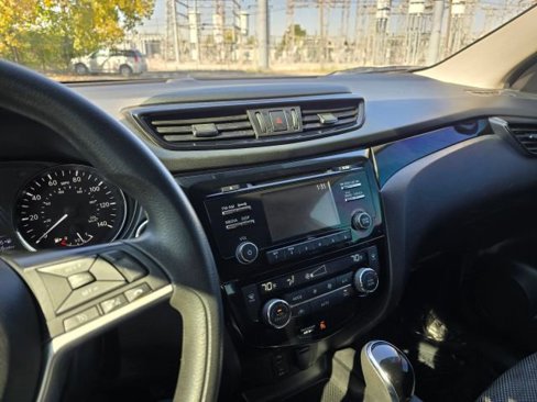 Used 2017 Nissan Rogue Sport SV image 26