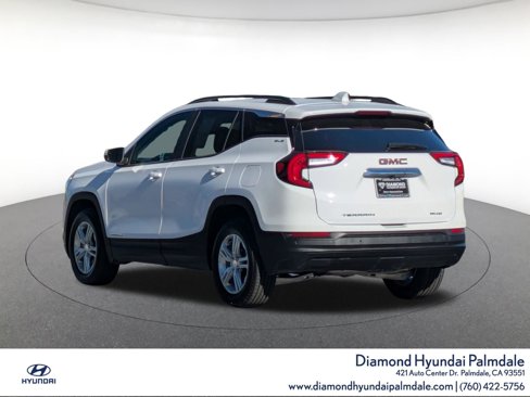Used 2023 GMC Terrain SLE w/ Driver Convenience Package image 5