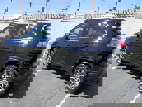 Used 2021 Jeep Cherokee Latitude Lux w/ Sun & Sound Group image 3