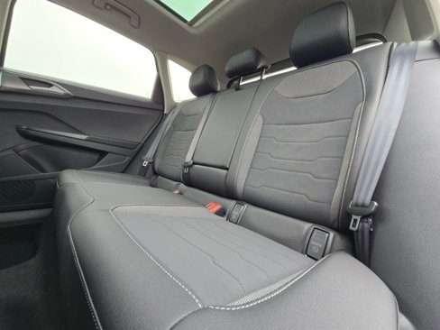 New 2025 Volkswagen Taos SE image 19
