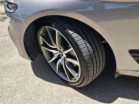 Used 2025 Genesis G70 2.5T image 8
