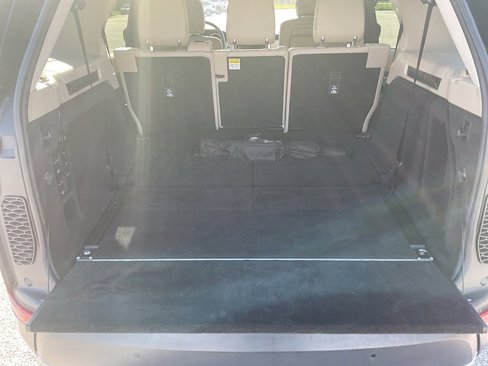 Used 2017 Land Rover Discovery HSE image 19