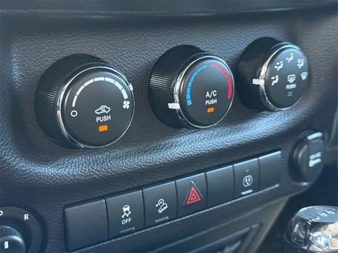 Used 2018 Jeep Wrangler Unlimited Sahara image 25