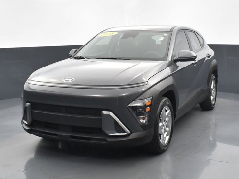 Certified 2025 Hyundai Kona SE image 9