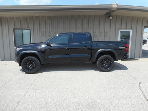 Used 2024 Chevrolet Colorado Trail Boss w/ LPO, Dark Essentials Package image 1