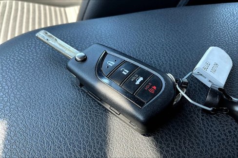 Used 2023 Toyota Camry SE image 11