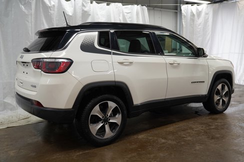 Used 2018 Jeep Compass Latitude w/ Popular Equipment Group image 3