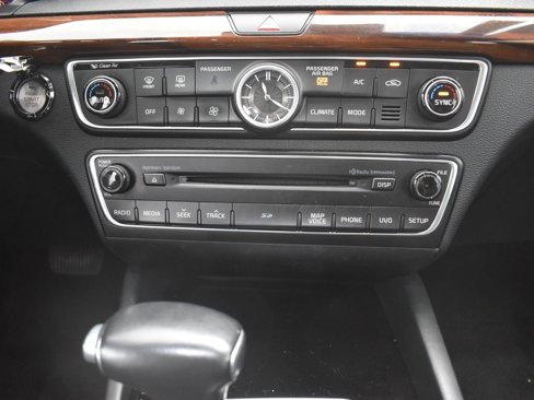 Used 2018 Kia Cadenza Technology image 11