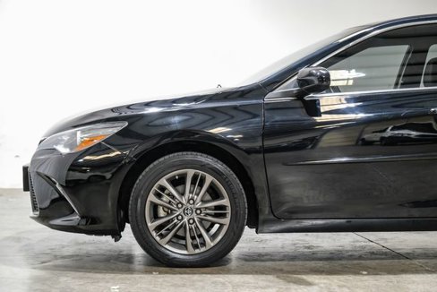 Used 2017 Toyota Camry SE image 18