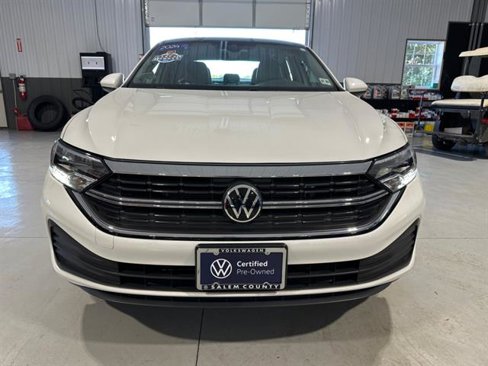 Used 2024 Volkswagen Jetta SE image 2