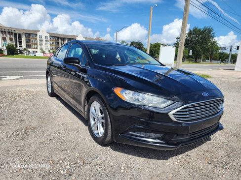 Used 2018 Ford Fusion SE w/ Fusion SE Technology Package image 3