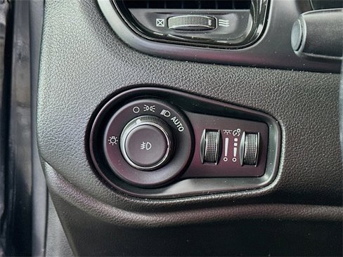 Used 2017 Jeep Renegade Altitude image 10