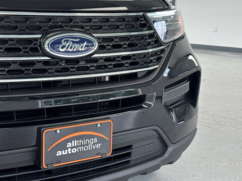 Used 2024 Ford Explorer XLT image 11
