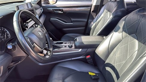 Used 2021 Toyota Highlander Platinum image 30
